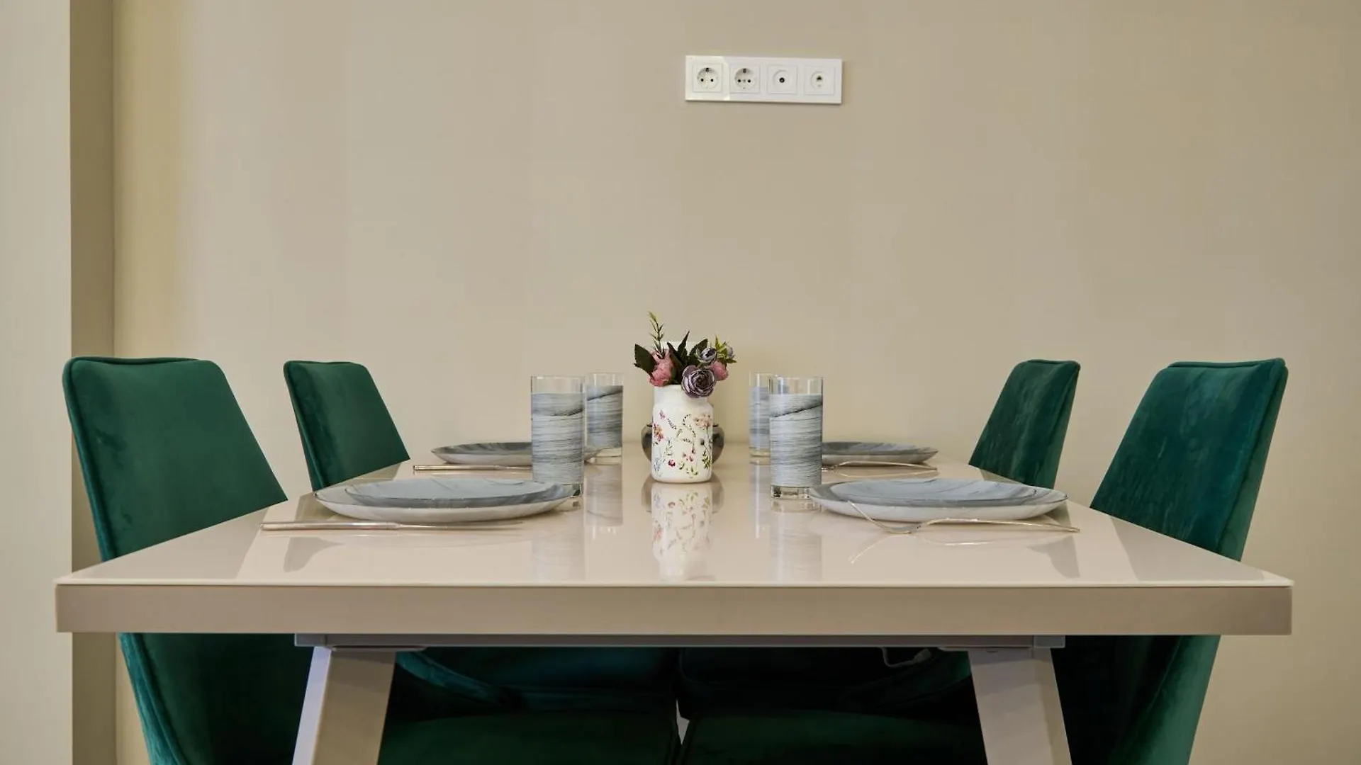 Five Business-Class Rooms In R-House Near Mega Center Ałma Ata 0*,  Kazachstan