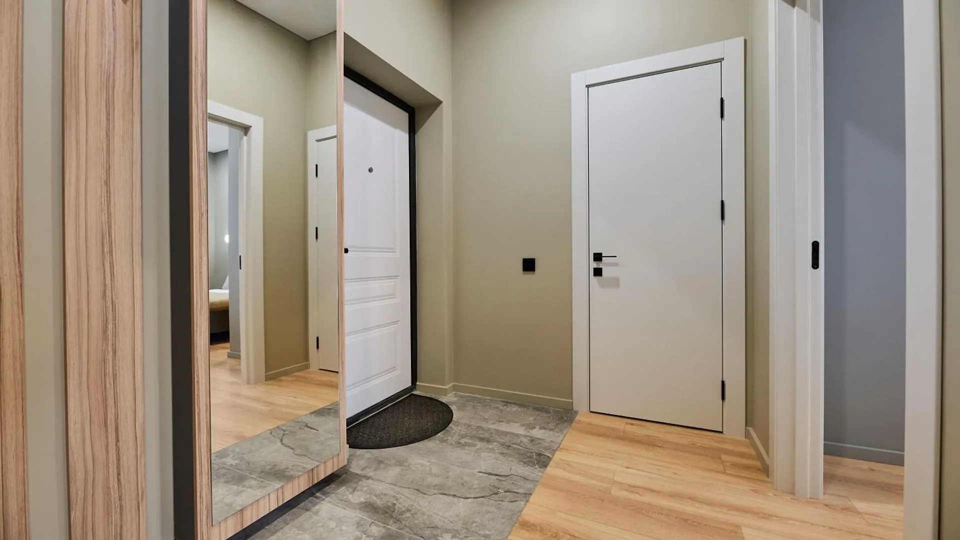 Five Business-Class Rooms In R-House Near Mega Center Ałma Ata Apartament